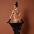 Naga pupa Kim Kardashian